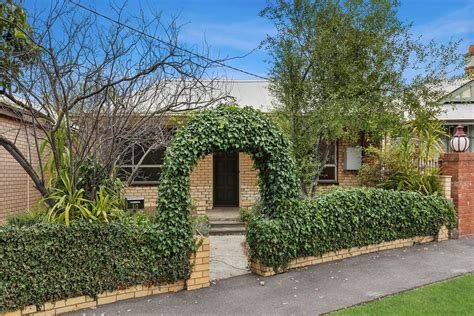 5 Sydney Avenue, Geelong, Vic 3220 .